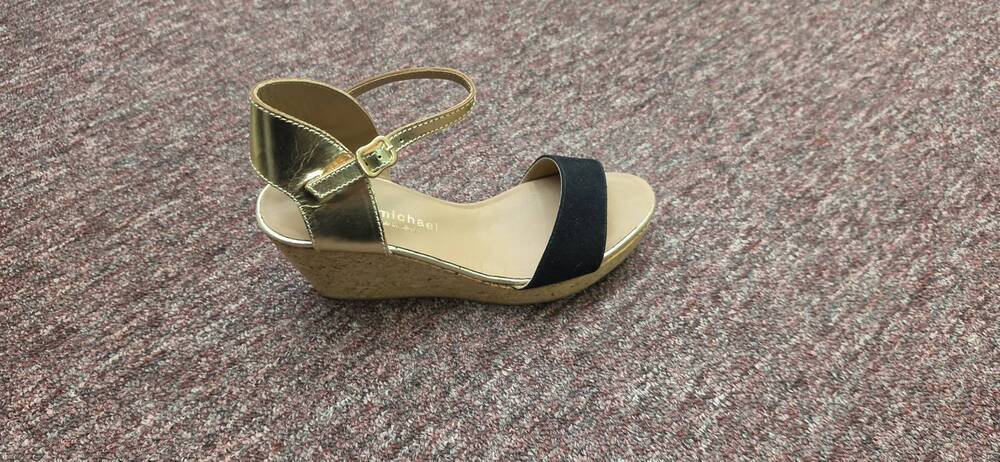 NEW ERIC MICHAEL women's dora wedge in black